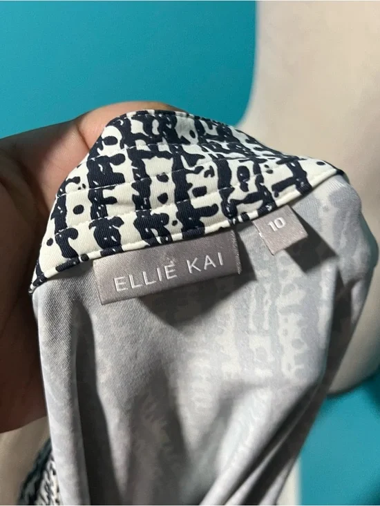 Ellie Kai 10 Print Split Neck Long Sleeve Jersey Knit Stretch Dress - Picture 4 of 4